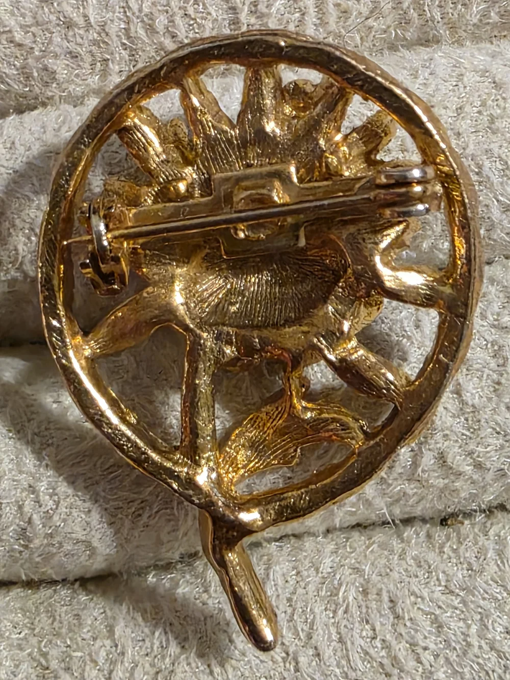 Vintage Gold Tone Circular Chrysanthemum Brooch Pin Mid Century Floral
